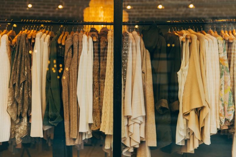 boutique-FAYENCE-min_clothe_fashion_store_shop_window_store_front-21277
